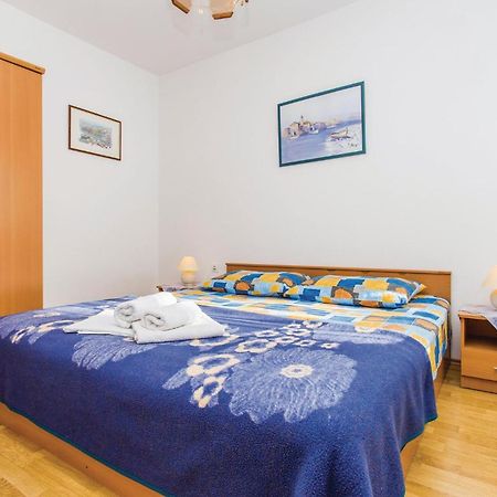 1 Bedroom Awesome Apartment In Malinska Bagian luar foto