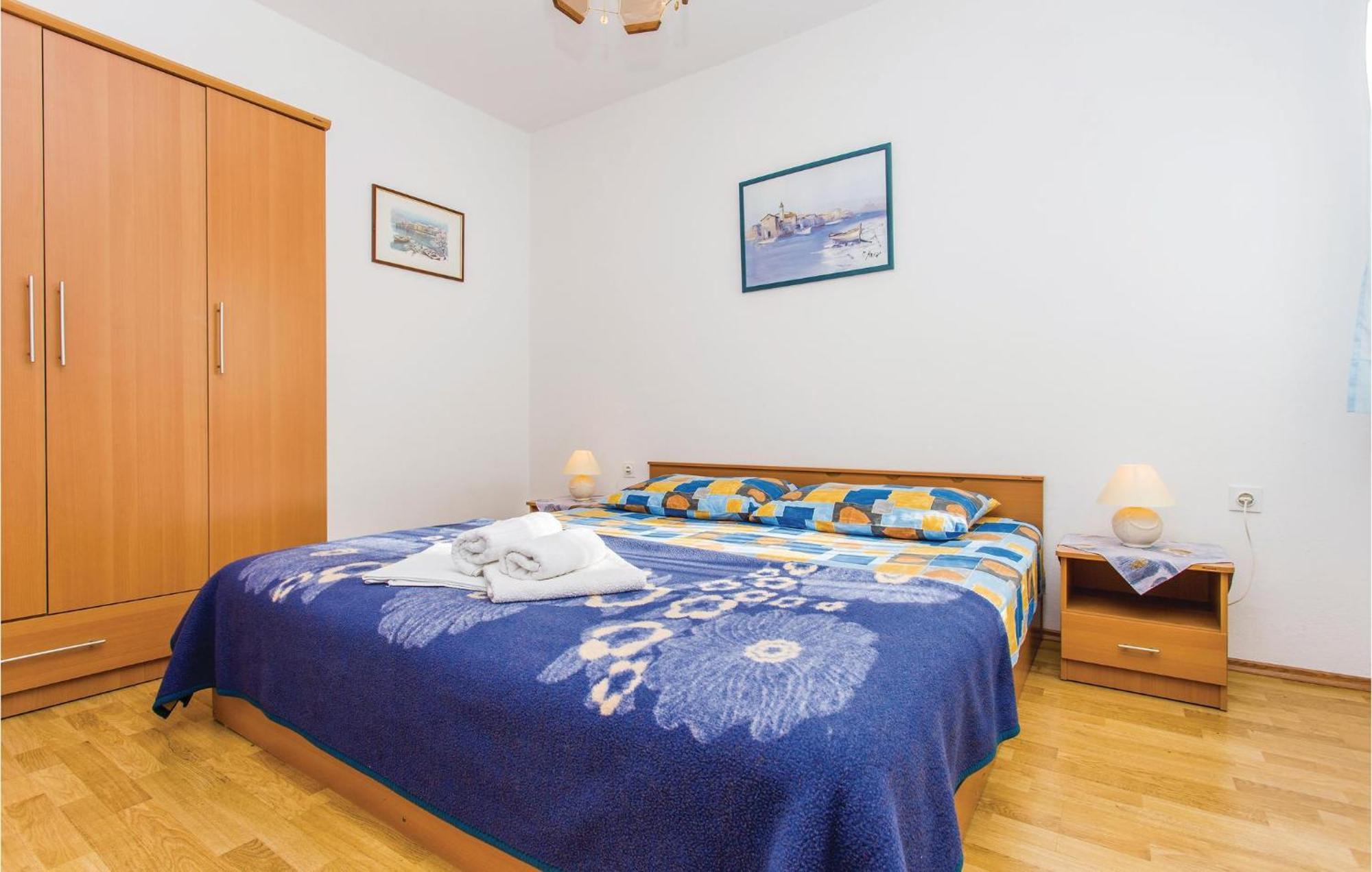 1 Bedroom Awesome Apartment In Malinska Bagian luar foto