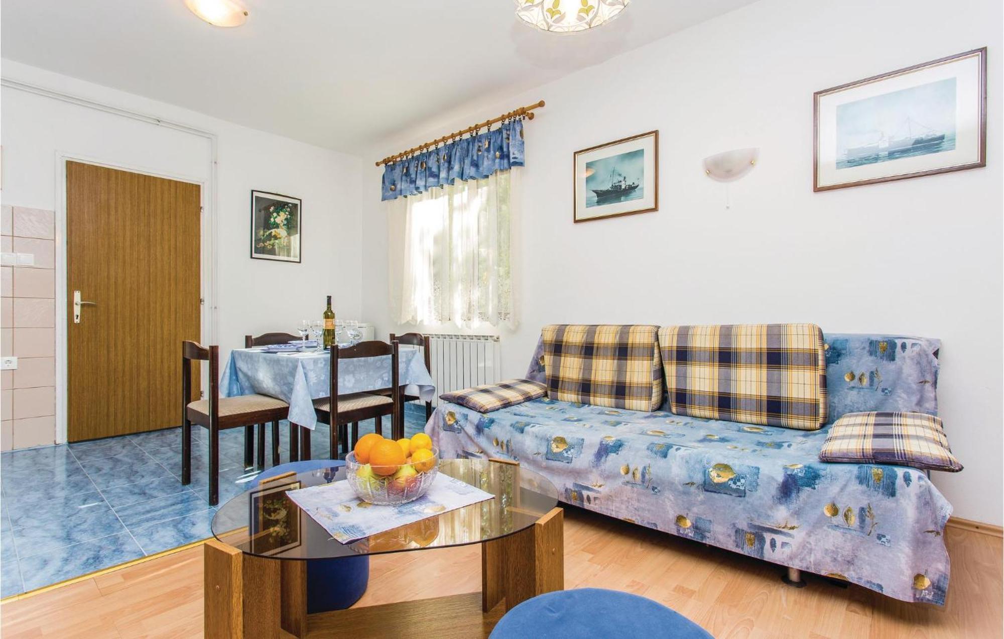 1 Bedroom Awesome Apartment In Malinska Bagian luar foto