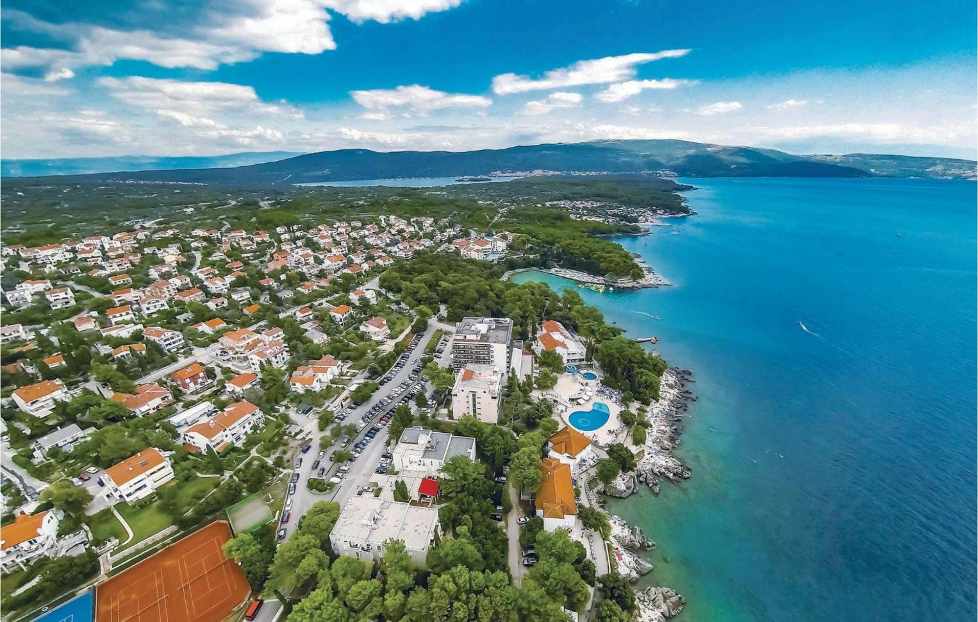 1 Bedroom Awesome Apartment In Malinska Bagian luar foto