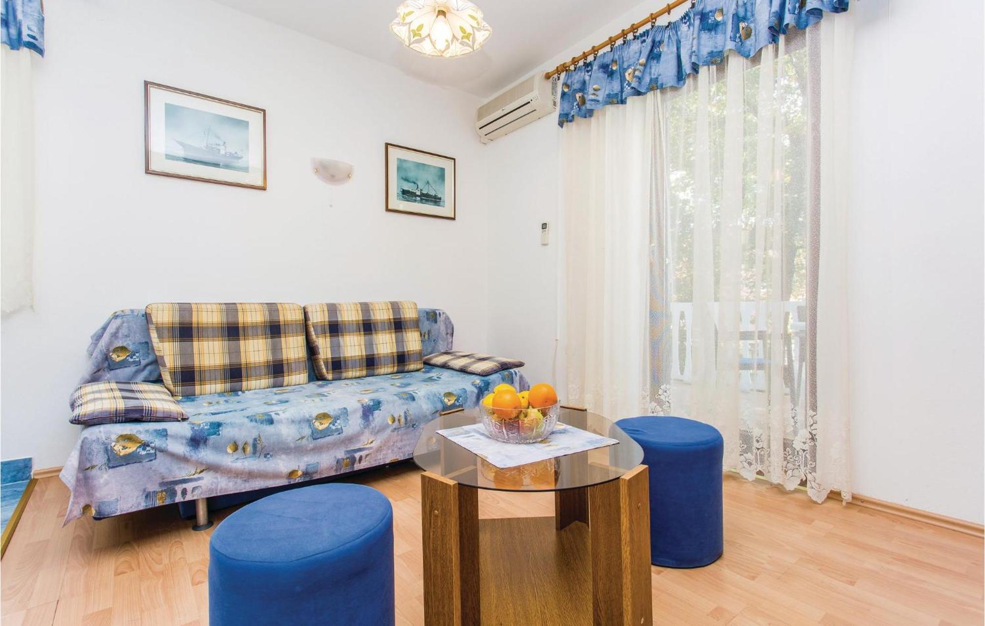 1 Bedroom Awesome Apartment In Malinska Bagian luar foto