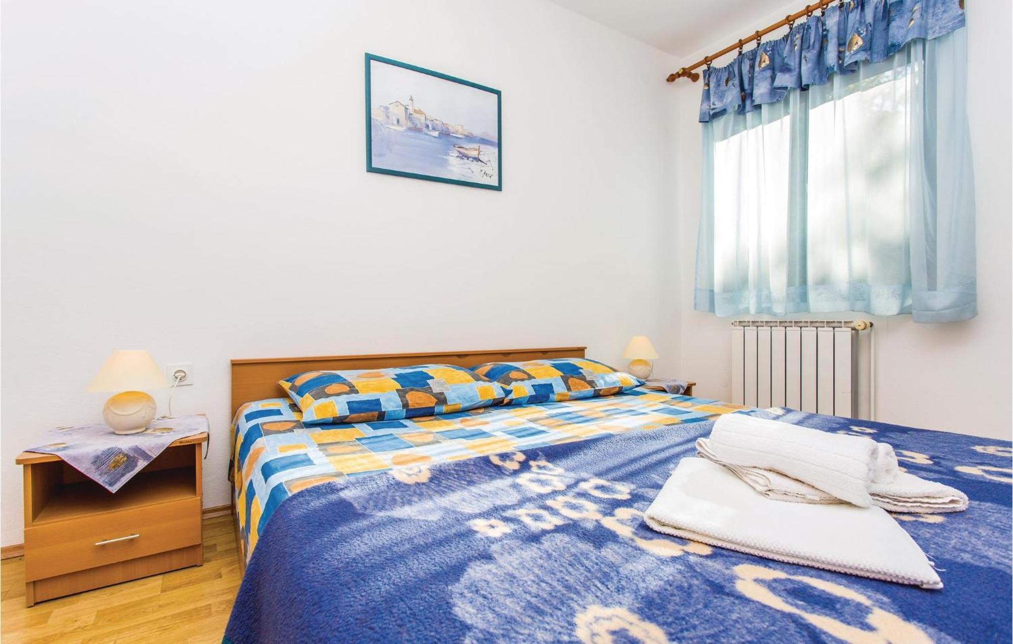 1 Bedroom Awesome Apartment In Malinska Bagian luar foto